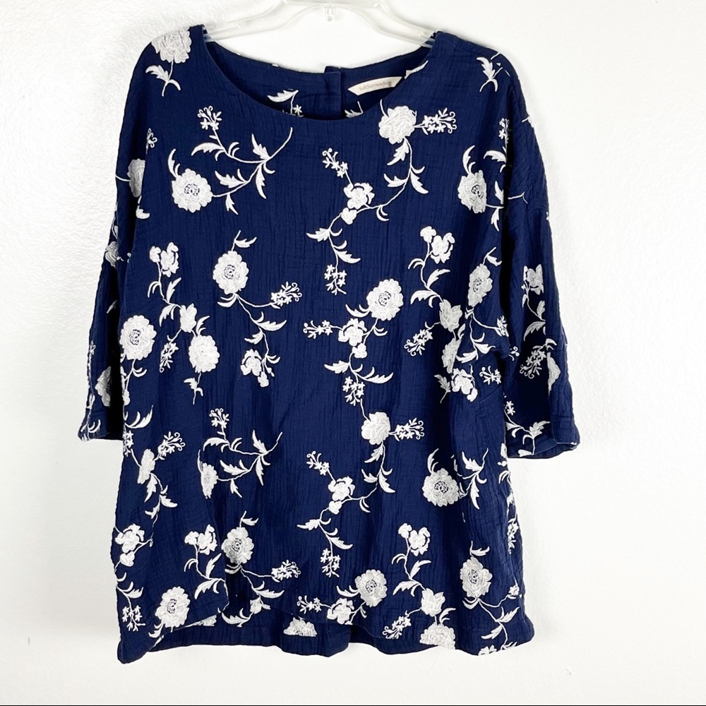SOFT SURROUNDINGS Navy Floral Embroidered Back Buttons 3/4 Sleeves Tunic Large